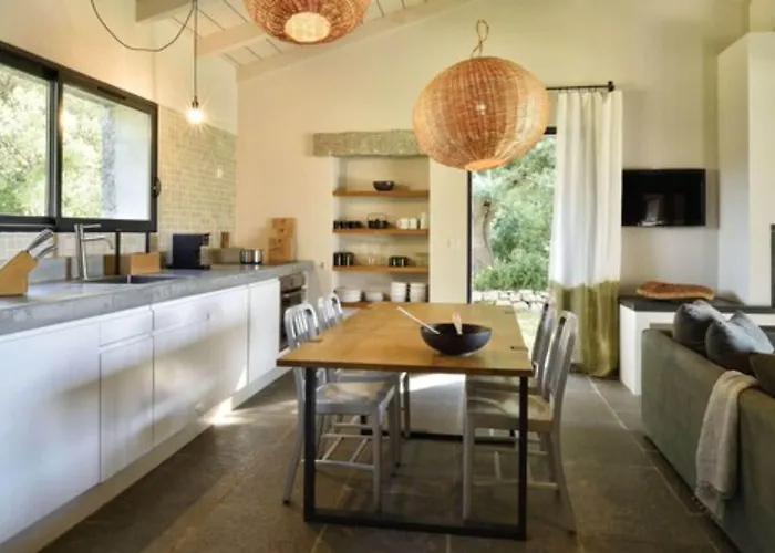 Domaine De Peretti Della Rocca Figari (Corsica)